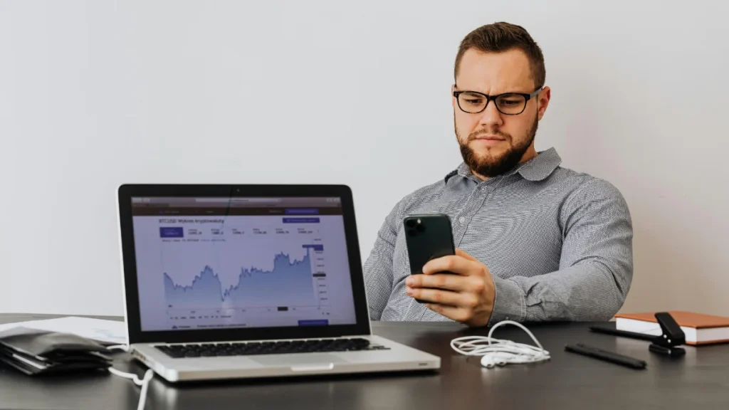 Comparação entre Trading ativo e passivo na Análise de Mercado