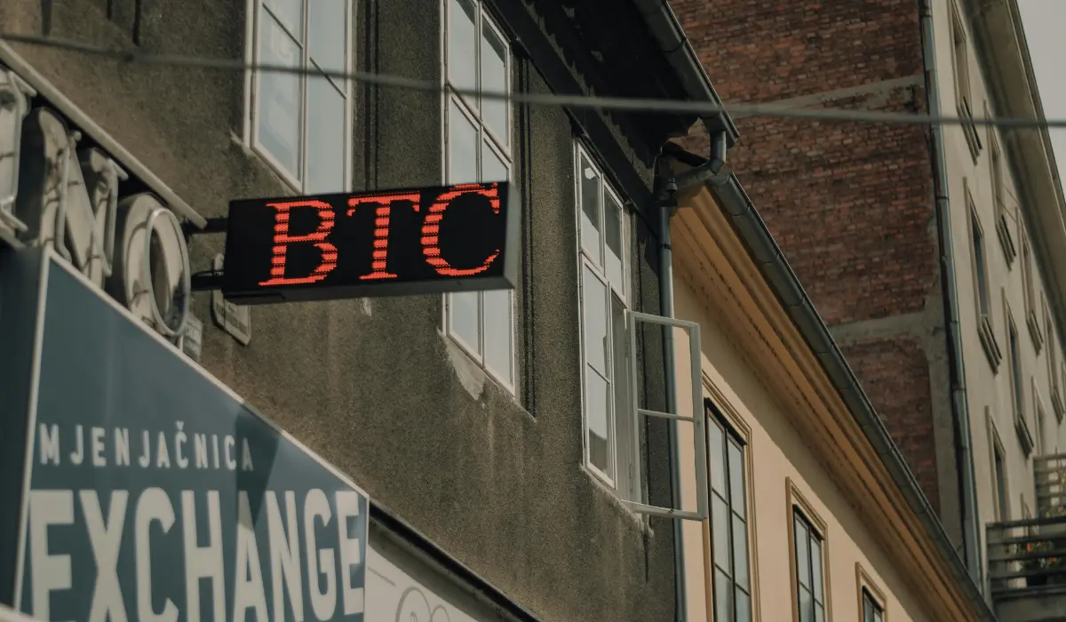 Reddit elege as 3 criptomoedas