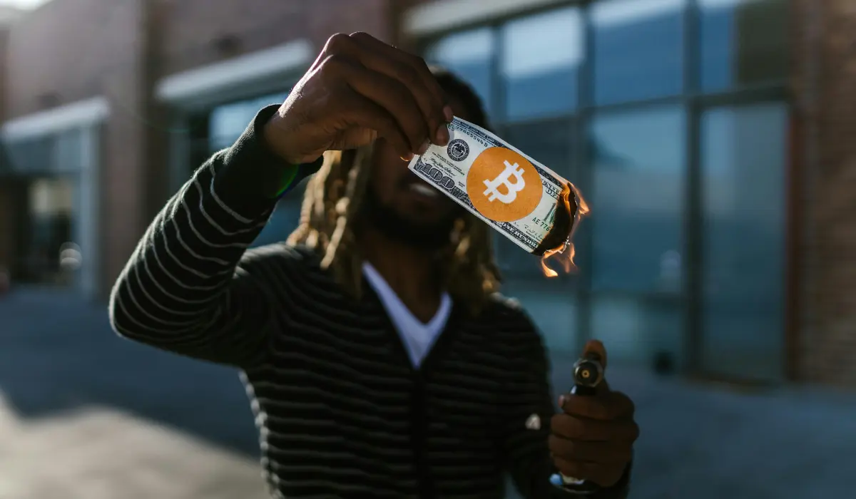 Bitcoin Cai Abaixo de US$ 108