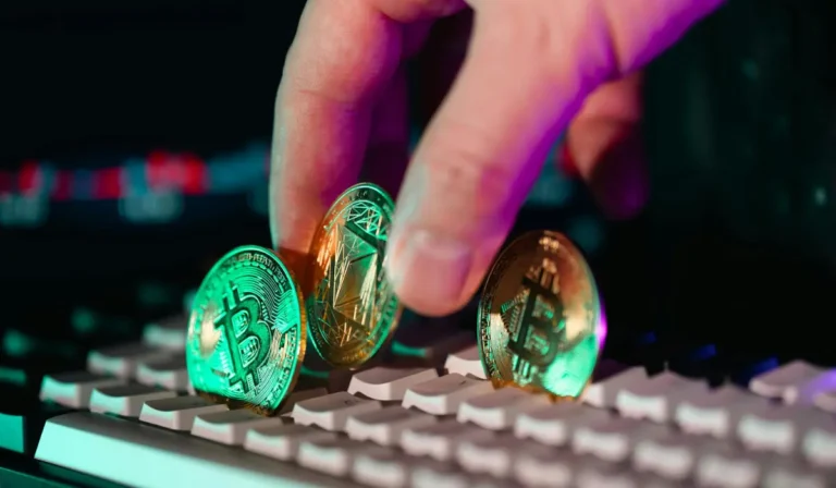 Bitcoin ultrapassa US$ 117 mil